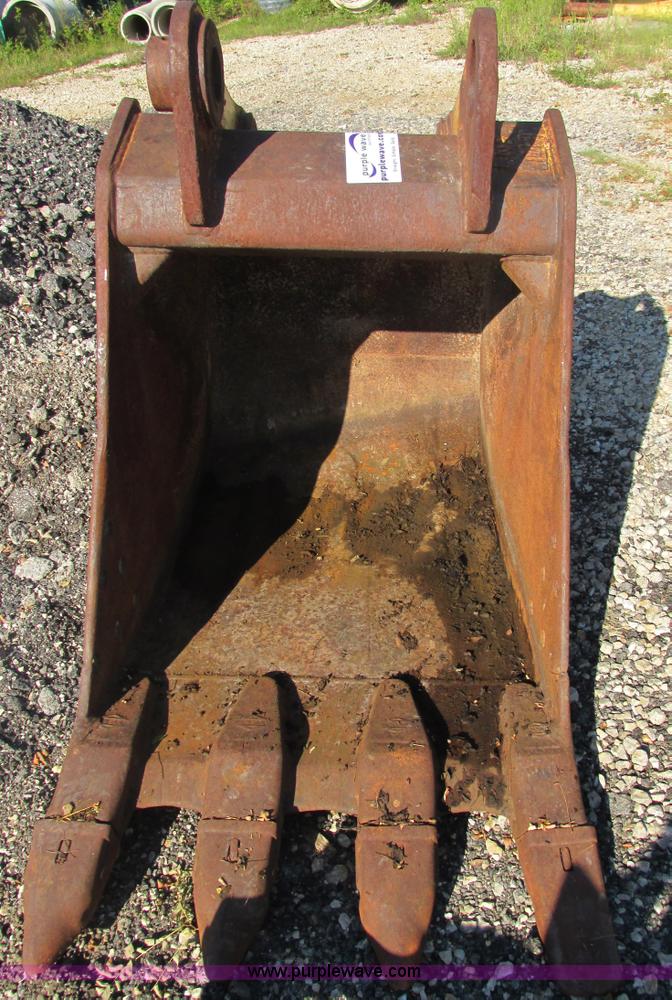 image for item E7362 John Deere 230 bucket