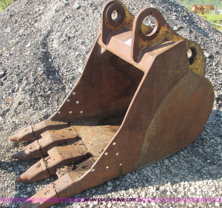 image for item E7362 John Deere 230 bucket