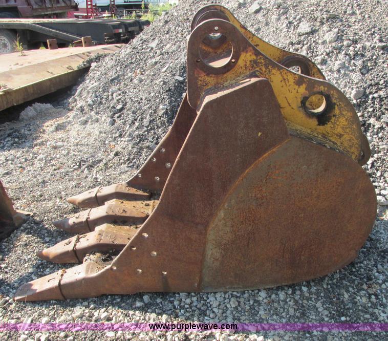 image for item E7362 John Deere 230 bucket