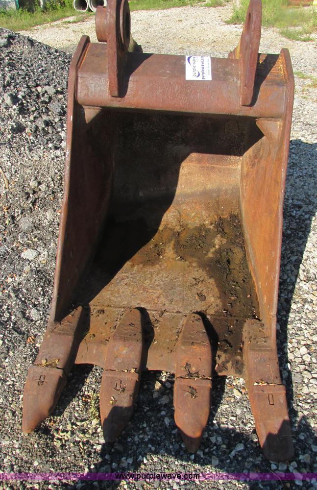 image for item E7362 John Deere 230 bucket