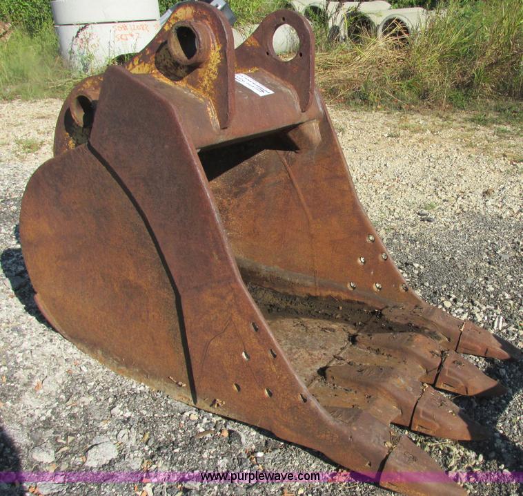 image for item E7362 John Deere 230 bucket