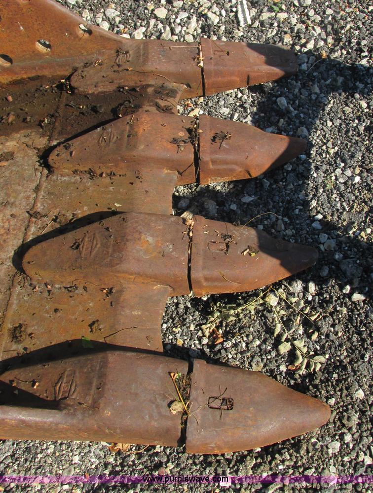 image for item E7362 John Deere 230 bucket