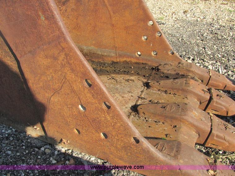 image for item E7362 John Deere 230 bucket