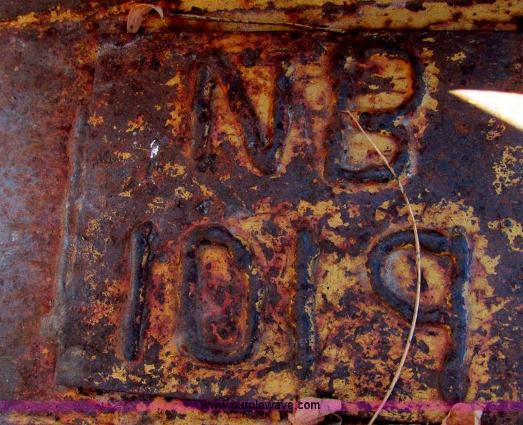 image for item E7362 John Deere 230 bucket