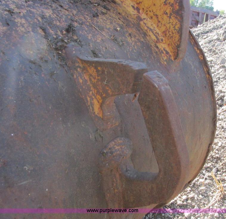 image for item E7362 John Deere 230 bucket