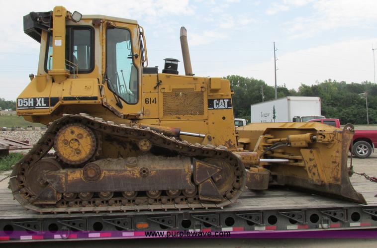 image for item F5204 1995 Caterpillar D5H XL Series II dozer