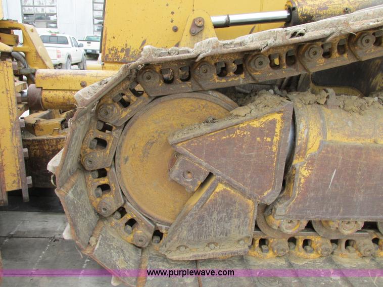 image for item F5204 1995 Caterpillar D5H XL Series II dozer