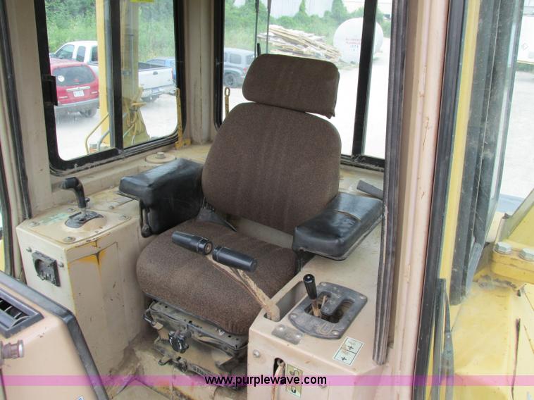 image for item F5204 1995 Caterpillar D5H XL Series II dozer