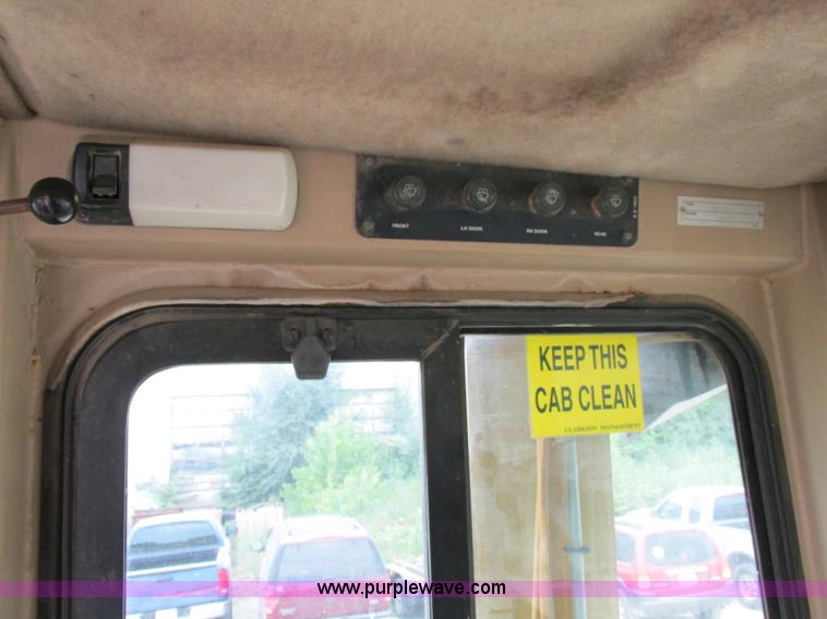 image for item F5204 1995 Caterpillar D5H XL Series II dozer