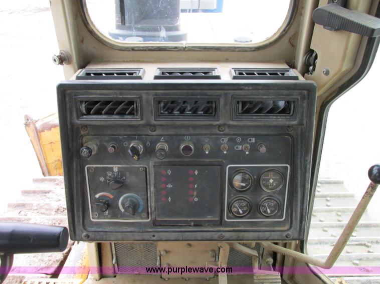 image for item F5204 1995 Caterpillar D5H XL Series II dozer