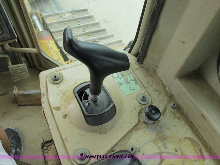 image for item F5204 1995 Caterpillar D5H XL Series II dozer