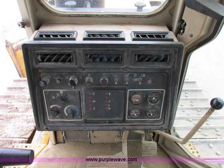 image for item F5204 1995 Caterpillar D5H XL Series II dozer