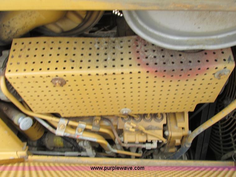 image for item F5204 1995 Caterpillar D5H XL Series II dozer