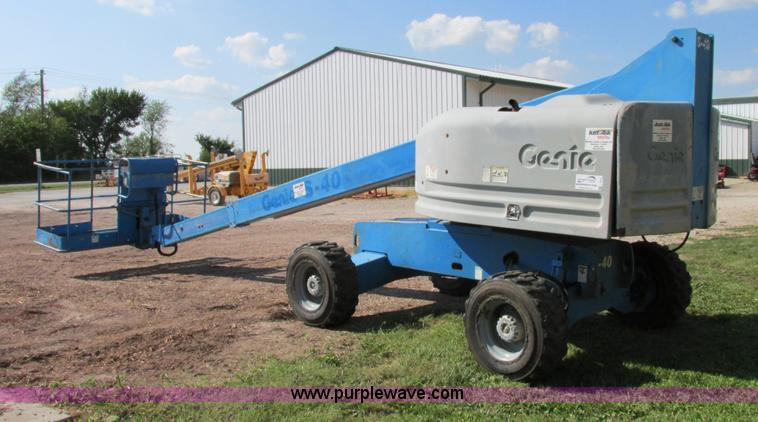 image for item F5217 2000 Genie S40 boom lift