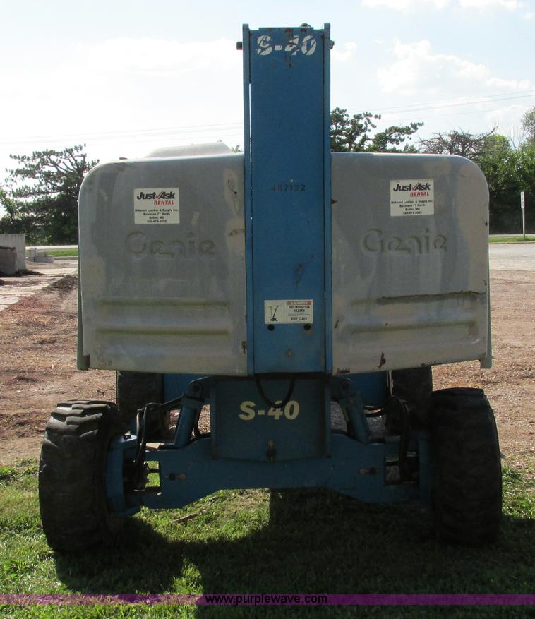 image for item F5217 2000 Genie S40 boom lift