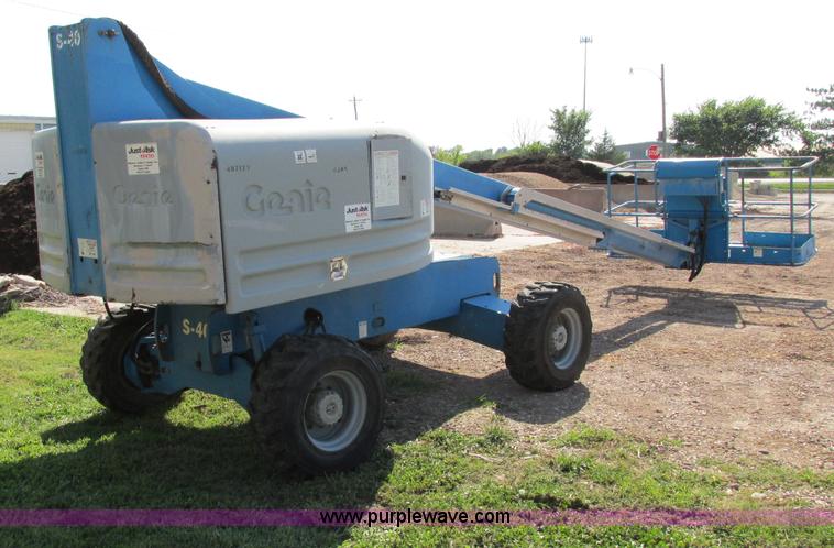 image for item F5217 2000 Genie S40 boom lift