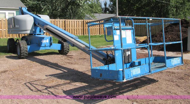 image for item F5217 2000 Genie S40 boom lift