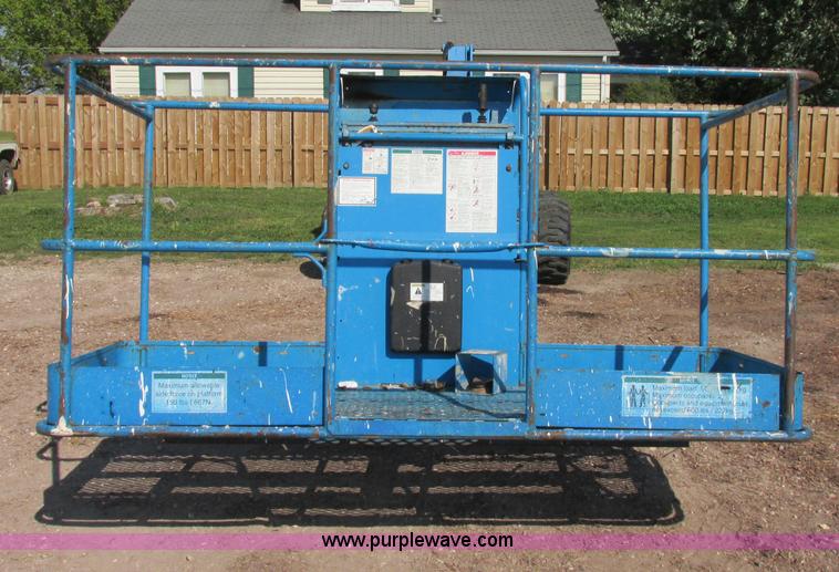 image for item F5217 2000 Genie S40 boom lift