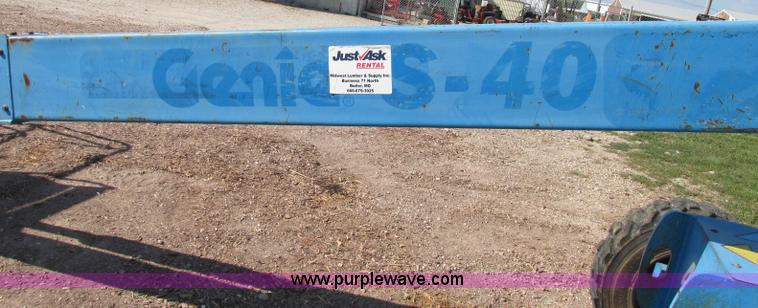 image for item F5217 2000 Genie S40 boom lift