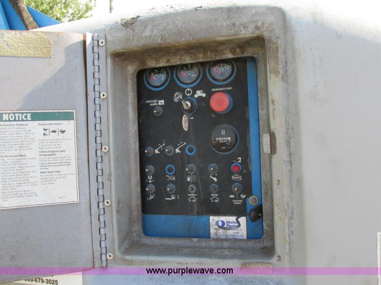 image for item F5217 2000 Genie S40 boom lift