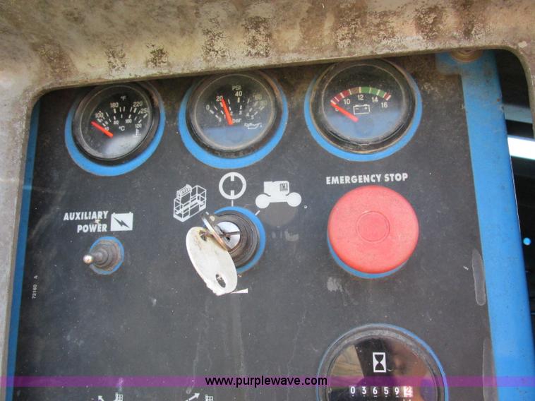 image for item F5217 2000 Genie S40 boom lift