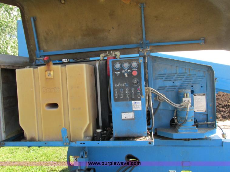 image for item F5217 2000 Genie S40 boom lift