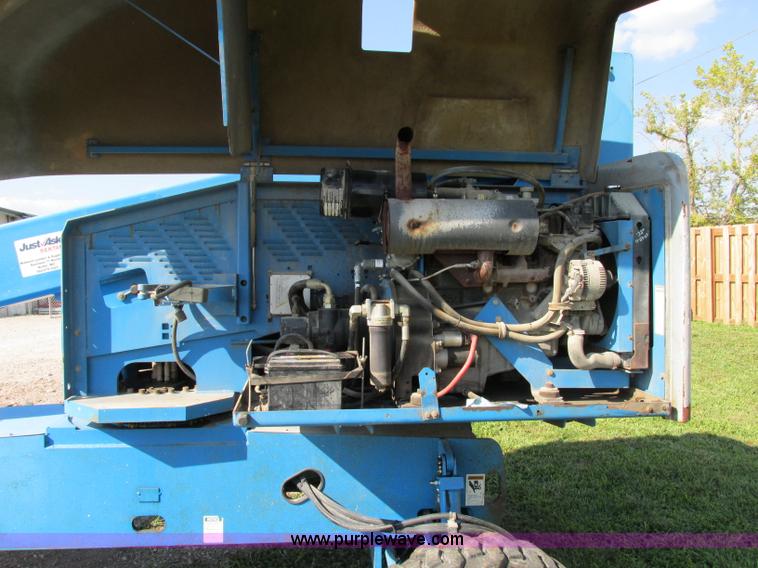 image for item F5217 2000 Genie S40 boom lift