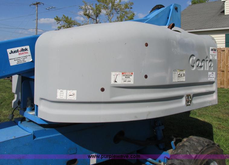 image for item F5217 2000 Genie S40 boom lift