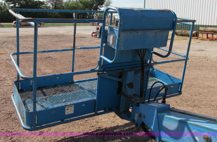 image for item F5217 2000 Genie S40 boom lift