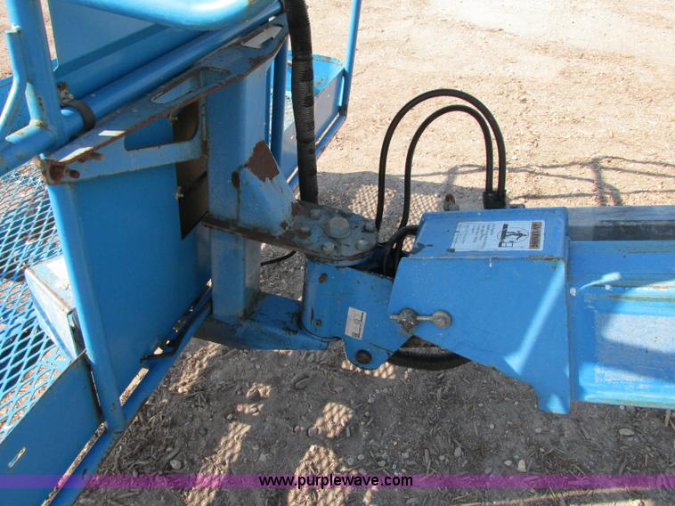 image for item F5217 2000 Genie S40 boom lift