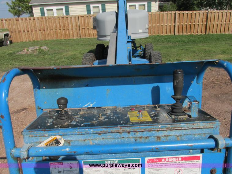 image for item F5217 2000 Genie S40 boom lift