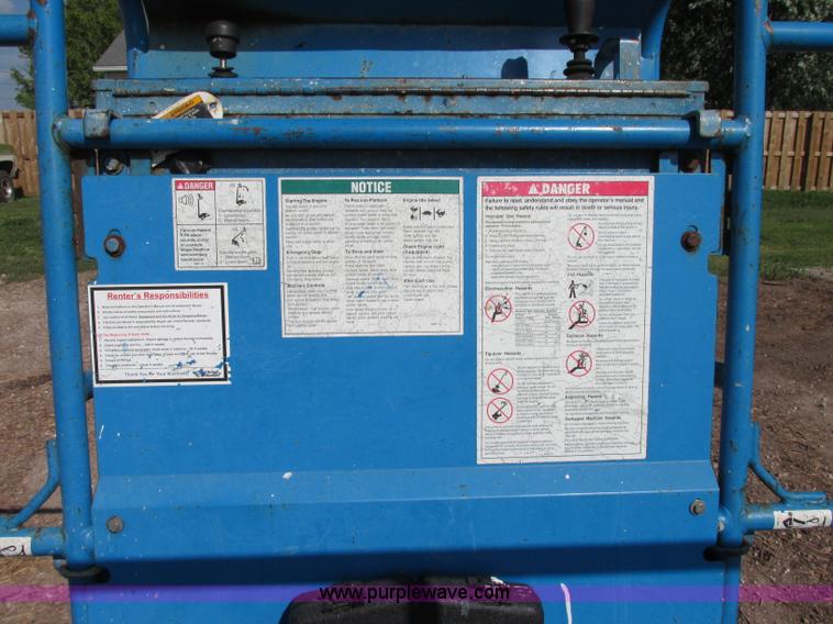 image for item F5217 2000 Genie S40 boom lift