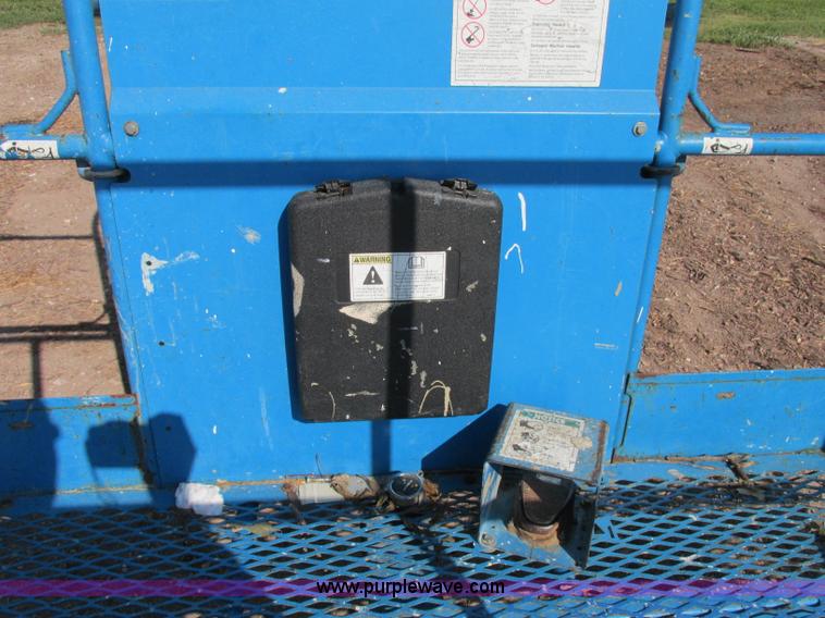 image for item F5217 2000 Genie S40 boom lift
