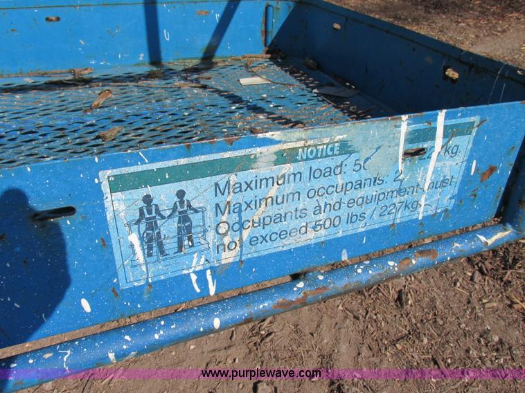 image for item F5217 2000 Genie S40 boom lift
