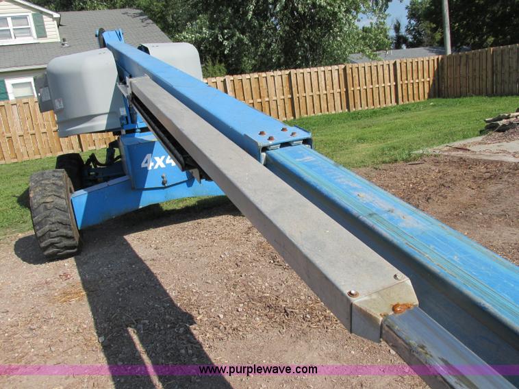 image for item F5217 2000 Genie S40 boom lift
