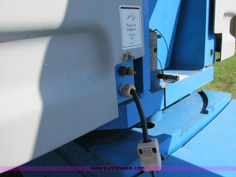 image for item F5217 2000 Genie S40 boom lift