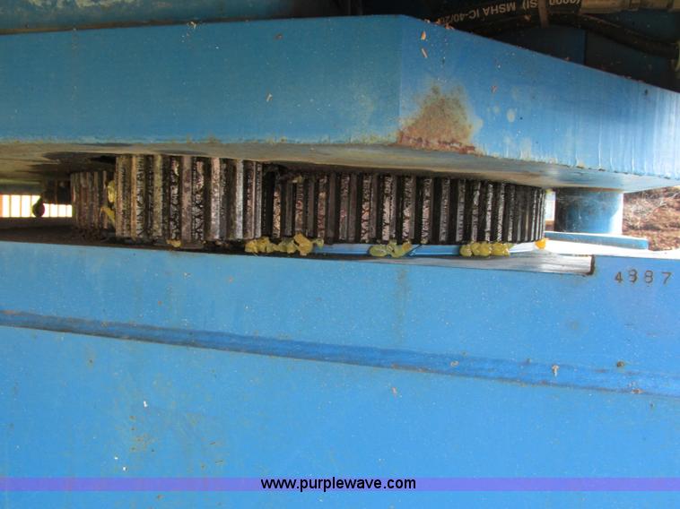 image for item F5217 2000 Genie S40 boom lift