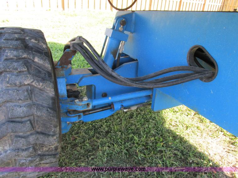 image for item F5217 2000 Genie S40 boom lift