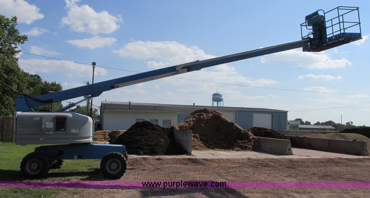 image for item F5217 2000 Genie S40 boom lift