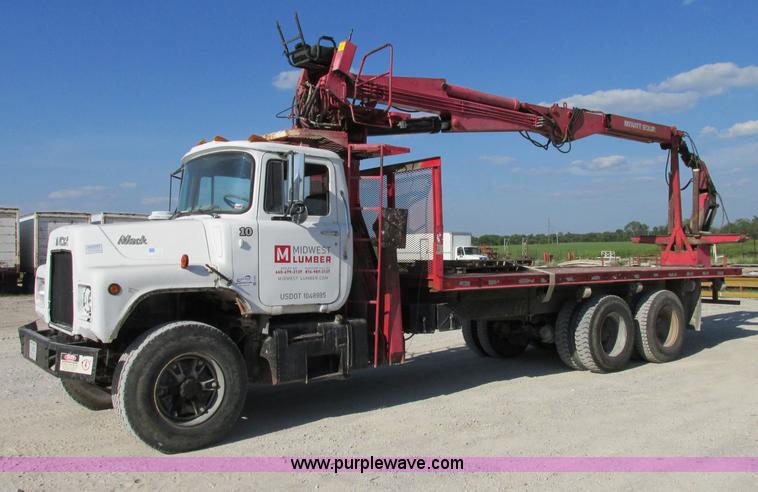 image for item F5220 1985 Mack DM685S drywall boom truck
