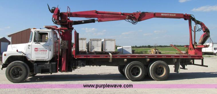 image for item F5220 1985 Mack DM685S drywall boom truck