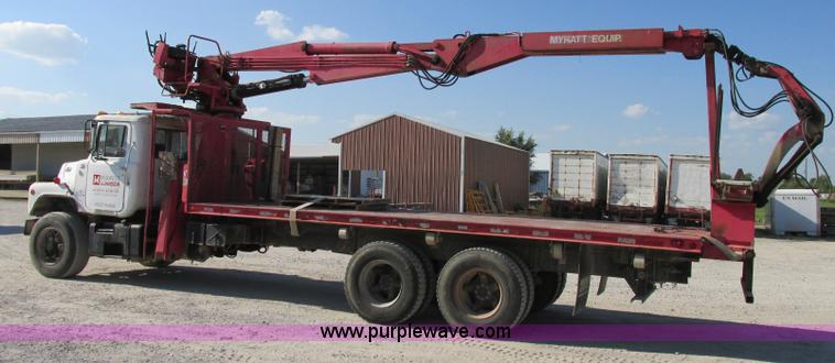 image for item F5220 1985 Mack DM685S drywall boom truck