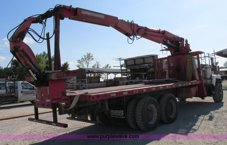 image for item F5220 1985 Mack DM685S drywall boom truck