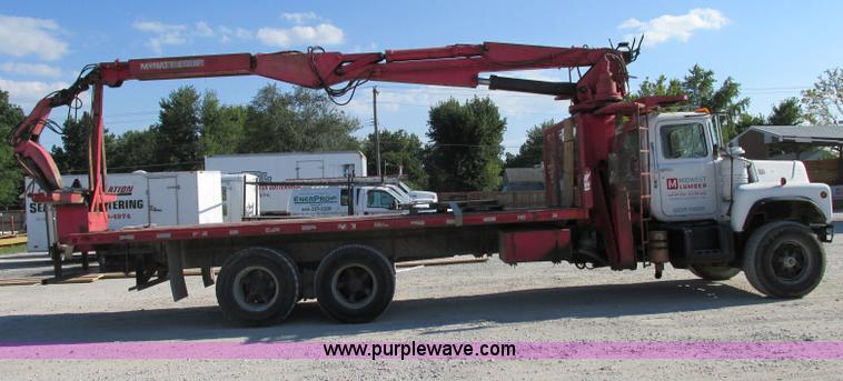 image for item F5220 1985 Mack DM685S drywall boom truck