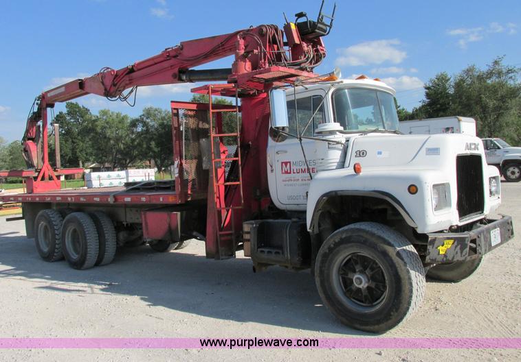 image for item F5220 1985 Mack DM685S drywall boom truck