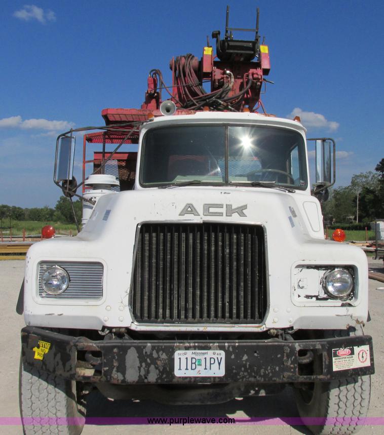 image for item F5220 1985 Mack DM685S drywall boom truck