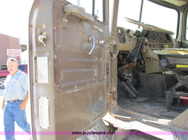 image for item F5220 1985 Mack DM685S drywall boom truck