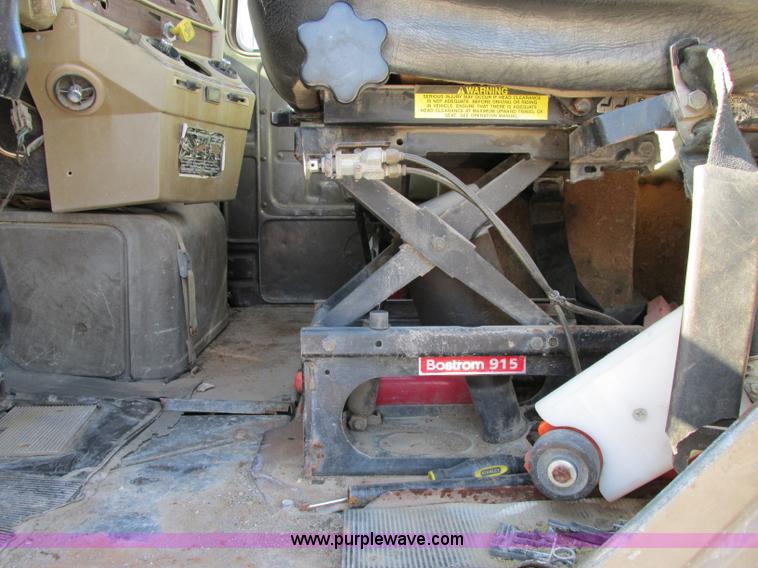 image for item F5220 1985 Mack DM685S drywall boom truck