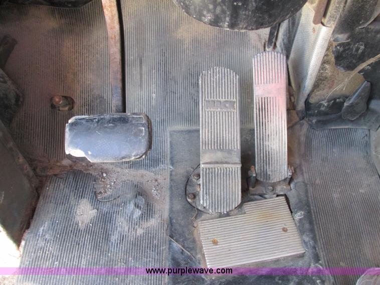 image for item F5220 1985 Mack DM685S drywall boom truck