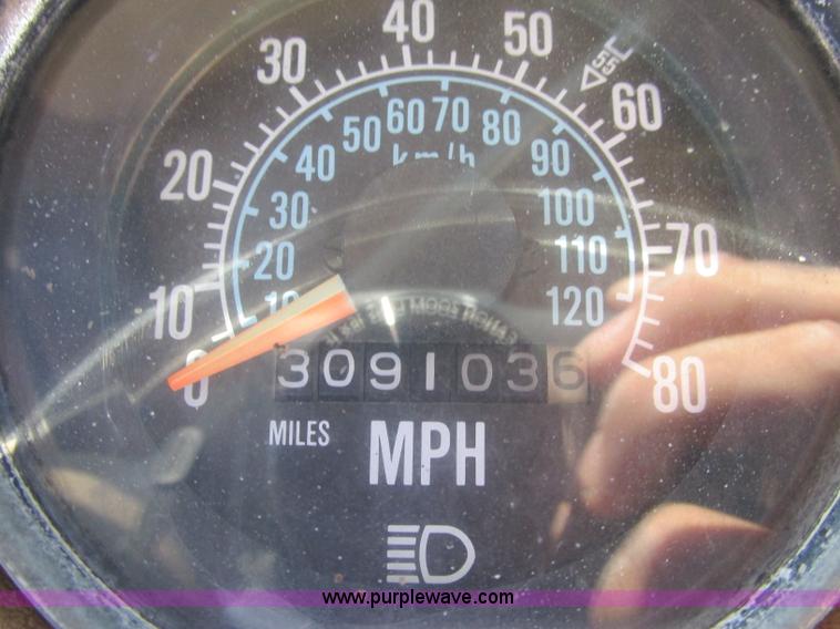 image for item F5220 1985 Mack DM685S drywall boom truck